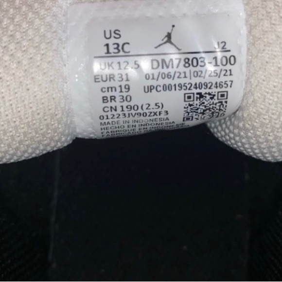 ❌🚫‼️SORRY! SOLD! AIR JORDAN 1 MID SE HEAT COLOR CHANGE KIDS SIZE 13 ❌🚫‼️ - Picture 9 of 10